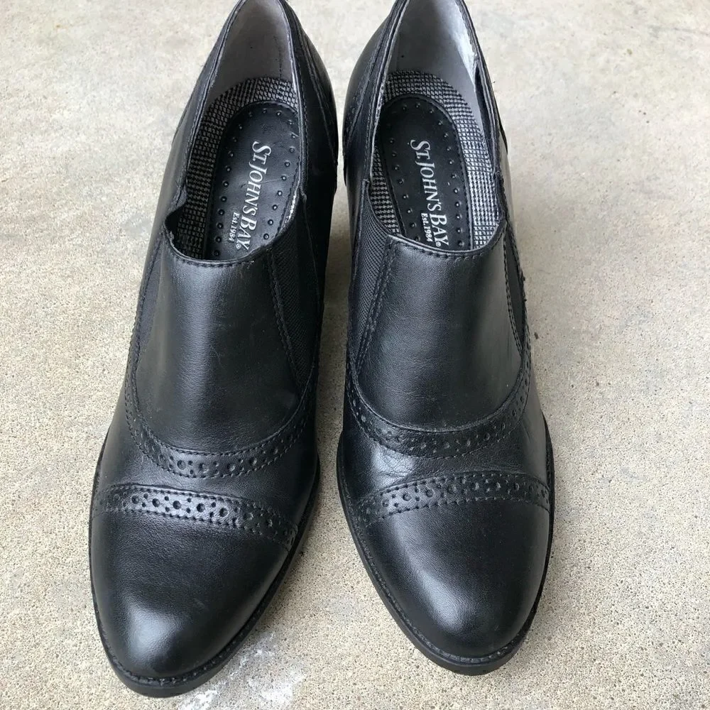 St Johns Bay booties. Black Sz 7 New without box